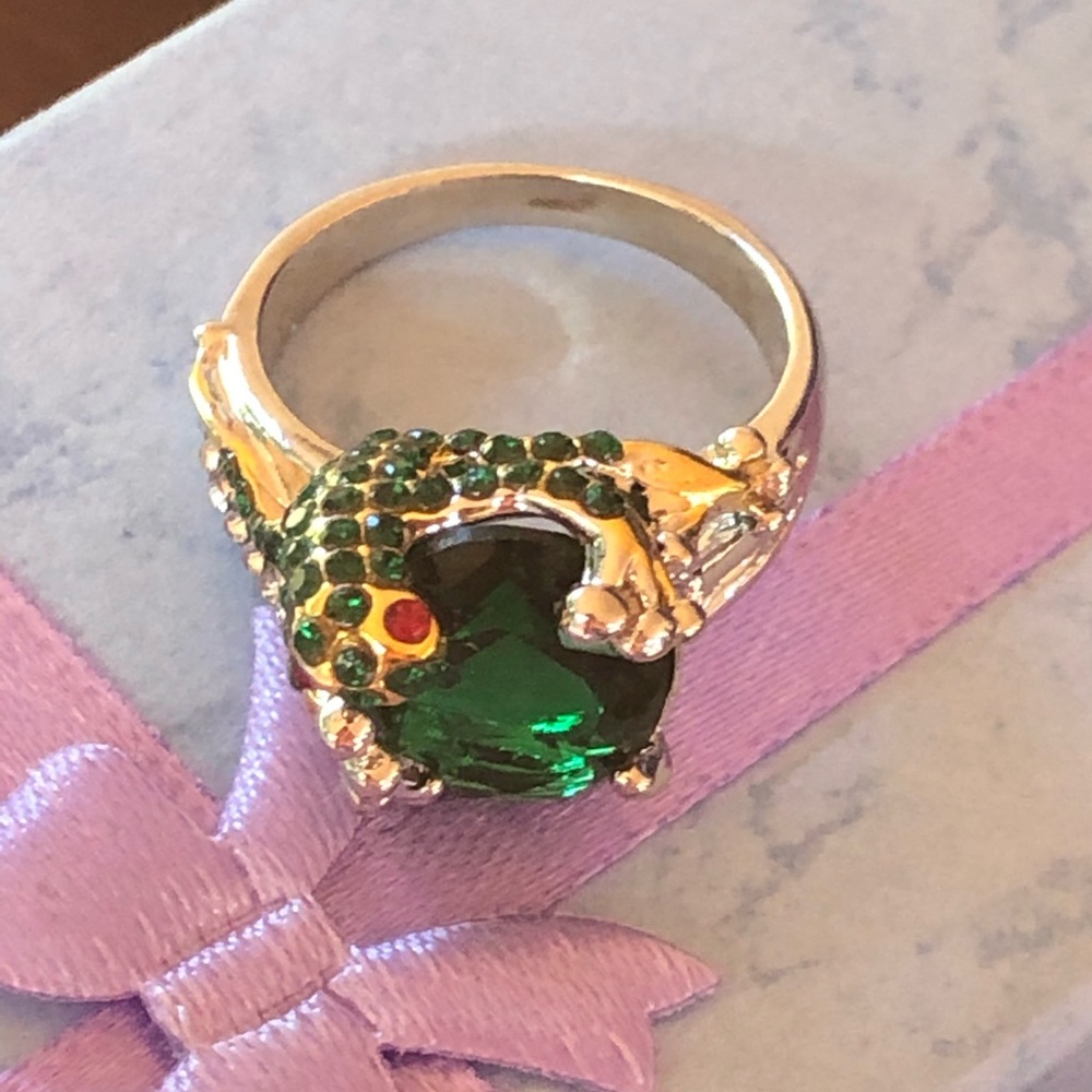 7.18 CT Gen* Tsavorite Chameleon/Lizard w/Gold Rin - Picture 8 of 8